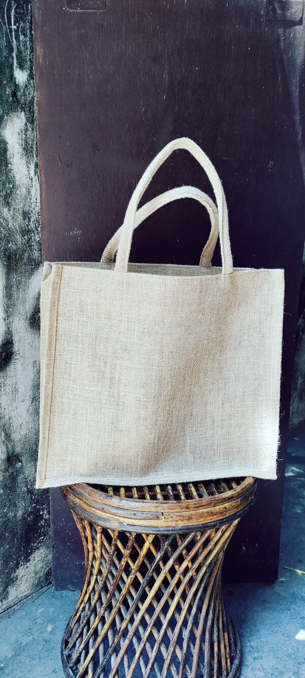 Medium plain beige jute bag