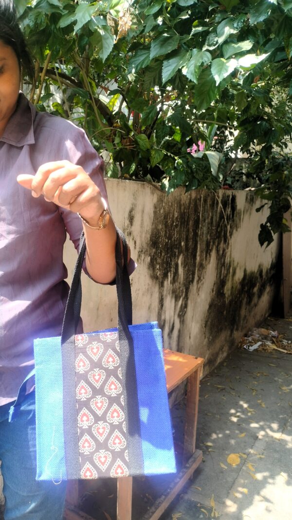 Blue jute lunch bag - Image 4