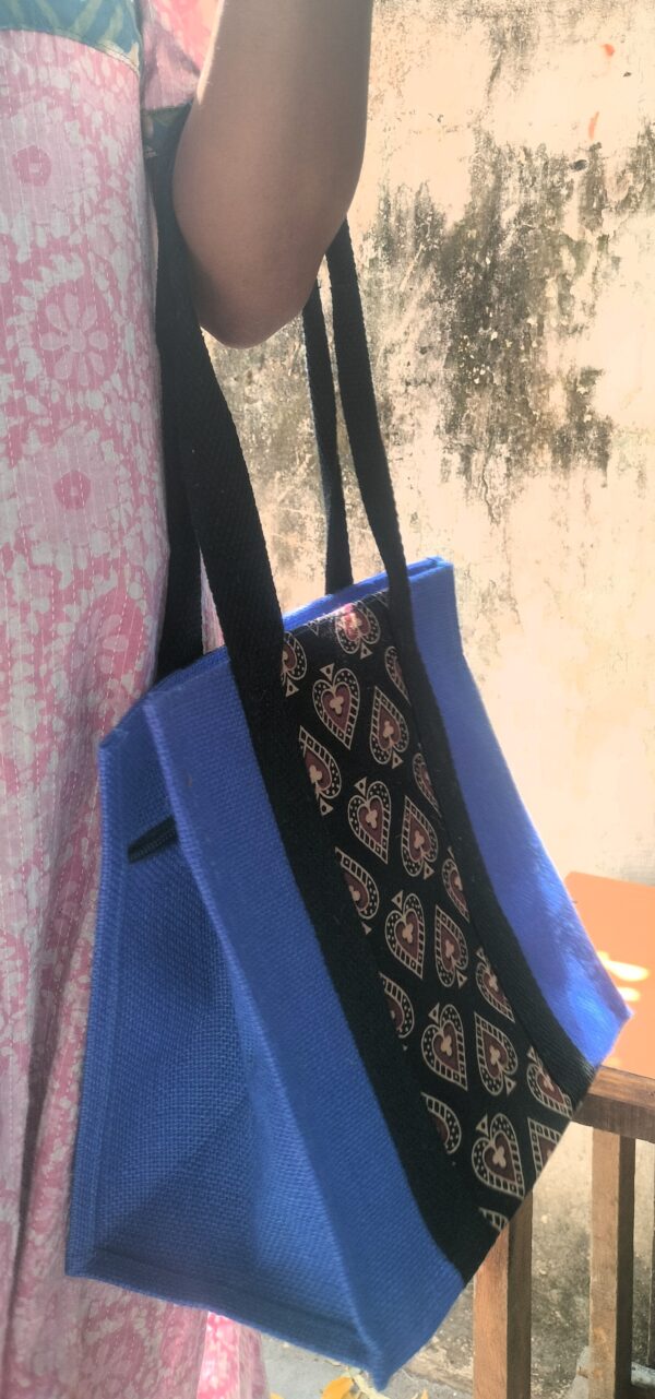 Blue jute lunch bag - Image 3